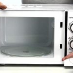 Что делать, если микроволновая печь заискрила внутри
