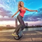 Девушка на моноколесе