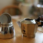 Гейзерная кофеварка - одно из самых простых устройств для приготовления кофе.