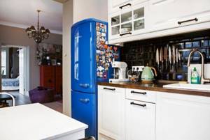 холодильник синего цвета