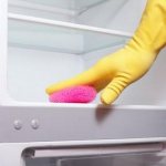 How to clean a refrigerator?