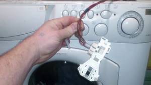 Как снять замок стиральной машины