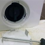 Люк слива на стиральной машине