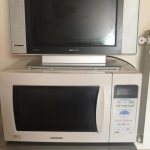 Можно ли поставить телевизор на микроволновку или вешать над ней