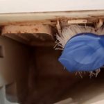 Очистите каналы под лотком