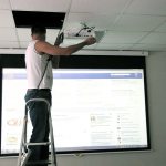 Процесс монтажа и подключения проектора