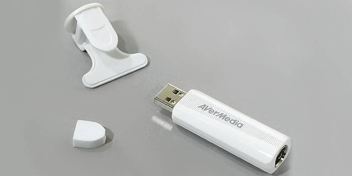 USB видеотюнер с антенной для ноутбука AVerMedia Technologies TD310